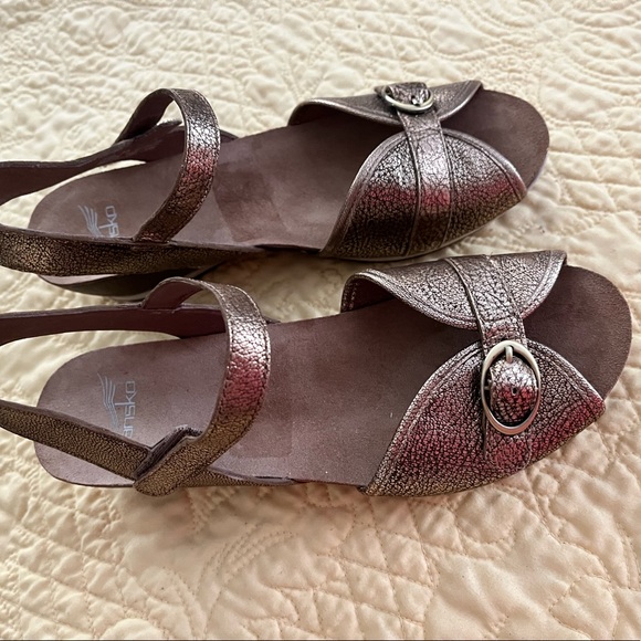 Dansko Gold Sandals Size 38 - Picture 5 of 11